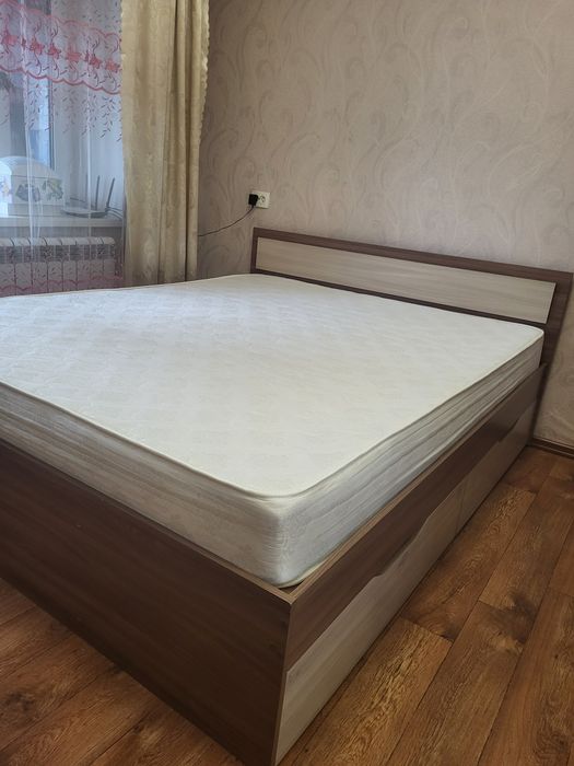 Двуспальная кровать