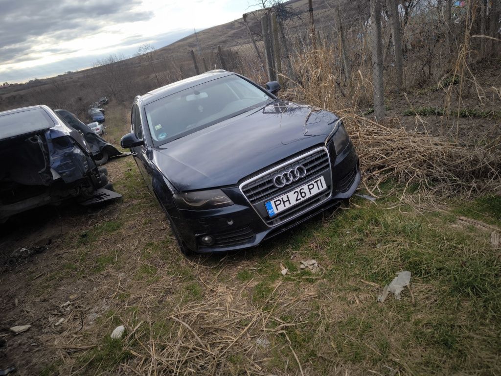 Capotă, bară, planșa bord Audi A4 B8