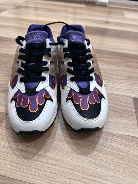 Продавам дамски маратонки Asics