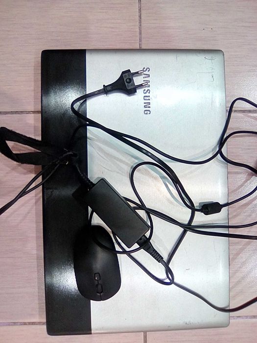 Лаптоп SAMSUNG RV720 - 2 ядра , 4 логически процесора