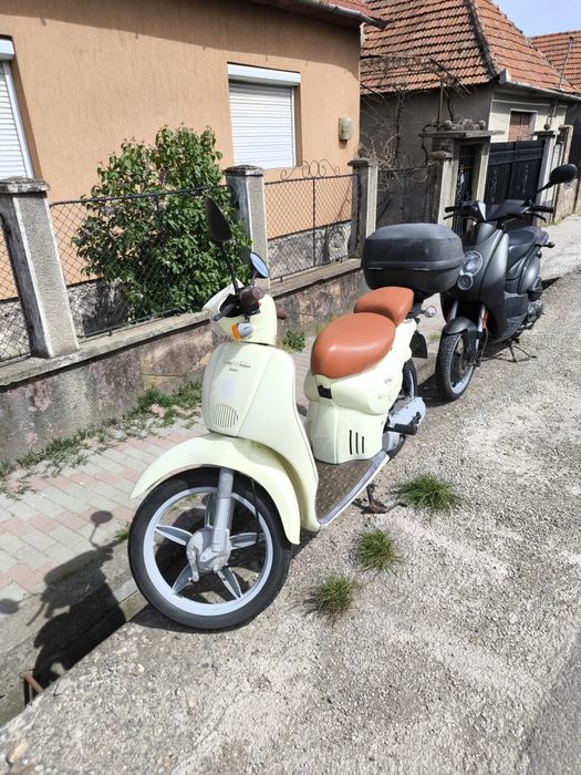 Vând scuter Aprilia Scarabeo și Peugeot Ludix ambele impecabile