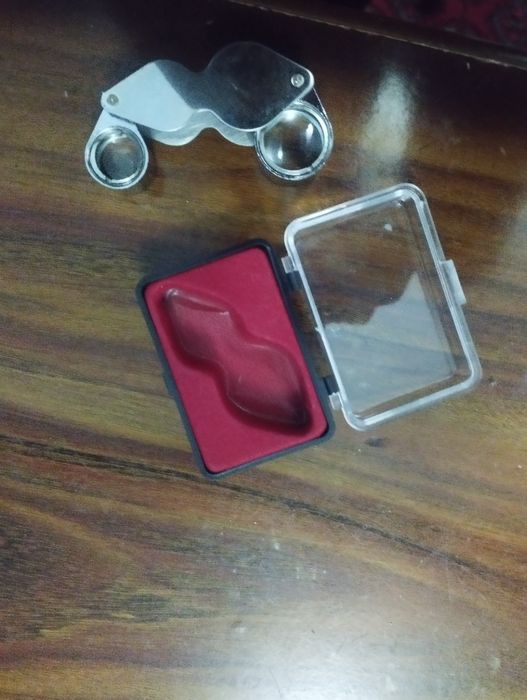 Заргарлар учун тарози ва люпа.