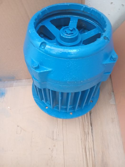 Продам на задвижку диаметр 400, червяшный