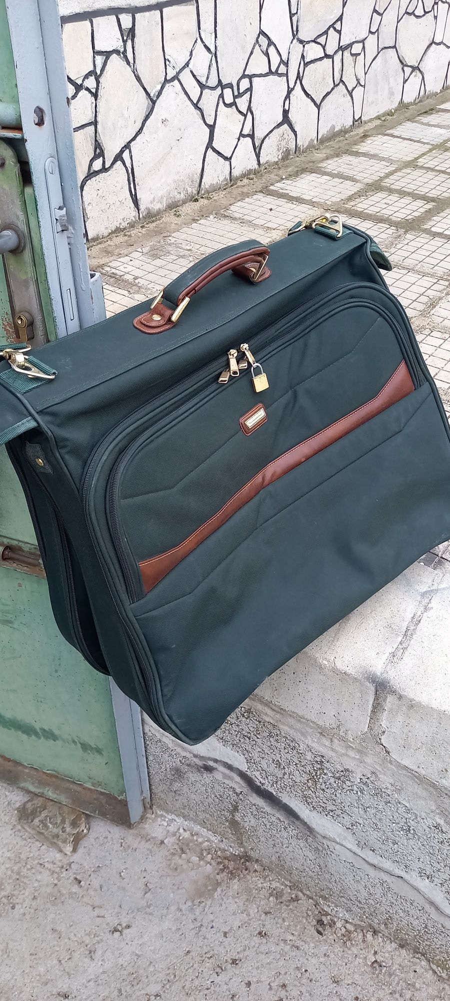 Куфари за дрехи и багаж