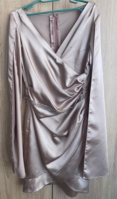 Официална рокля подходяща за поводи