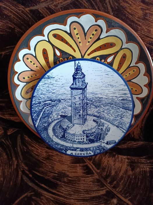 Круглые декоративные настенные тарелки из качественной глины