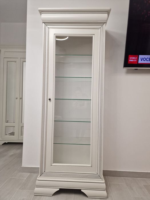 Vitrina înaltă Mobexpert