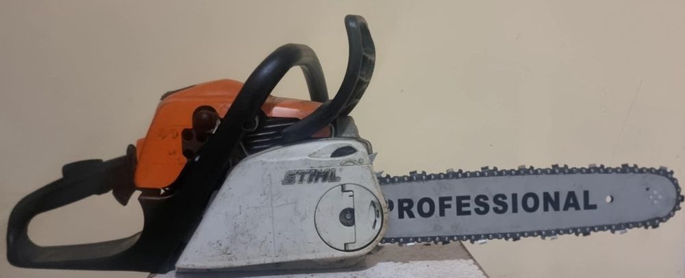 Vând drujba Stihl Ms 211C