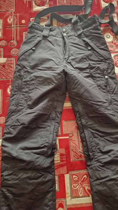 Pantaloni de schi