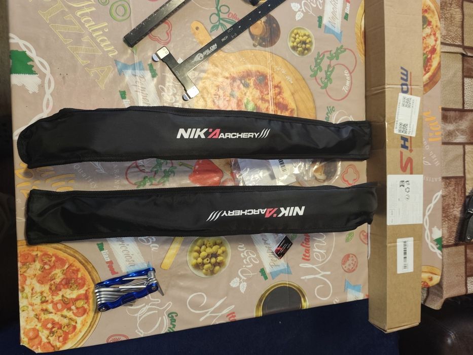 Продавам чисто нов лък напълно оборудван със раница която е чисто нова