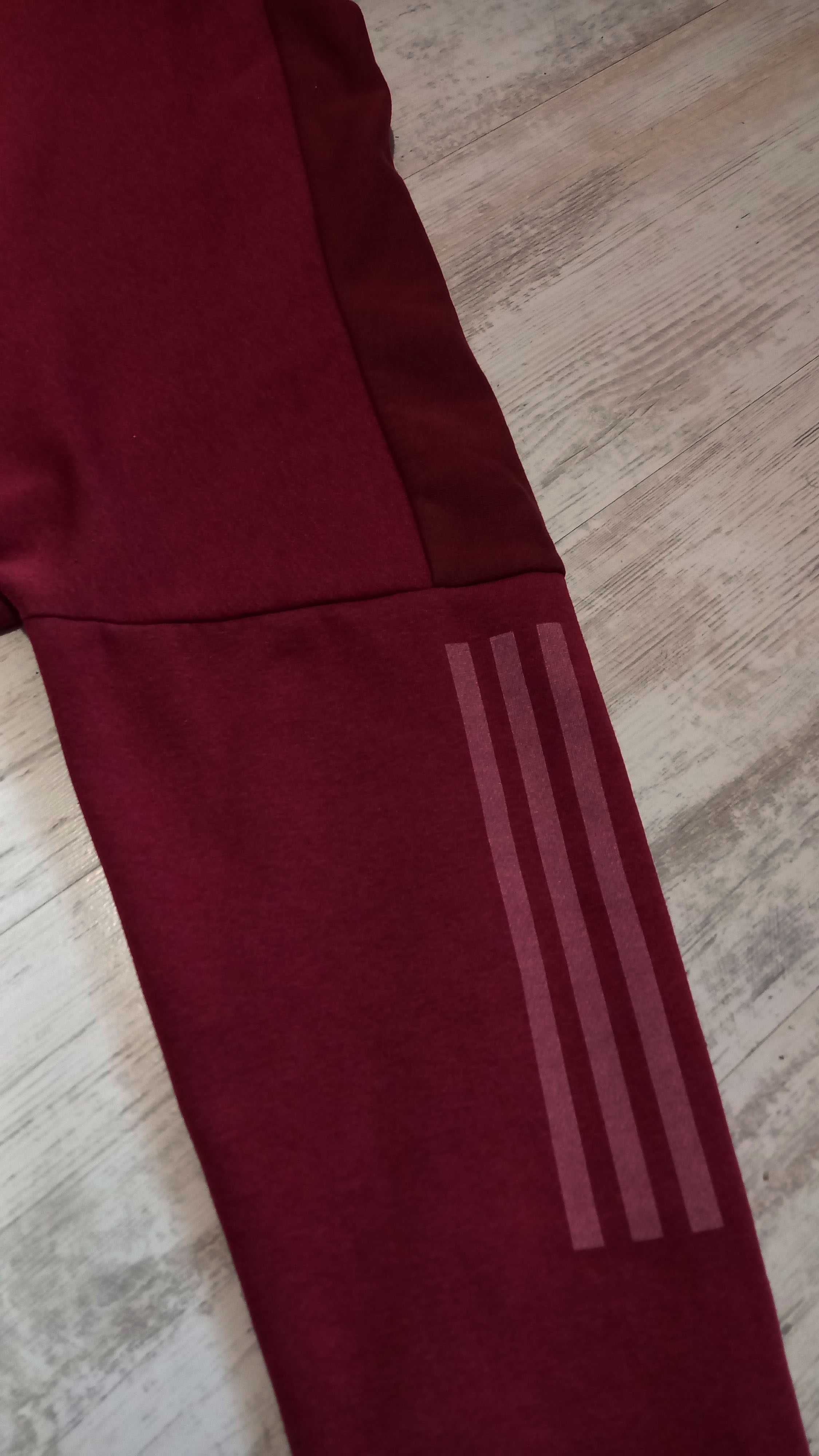 Оригинален суичър Adidas с качулка