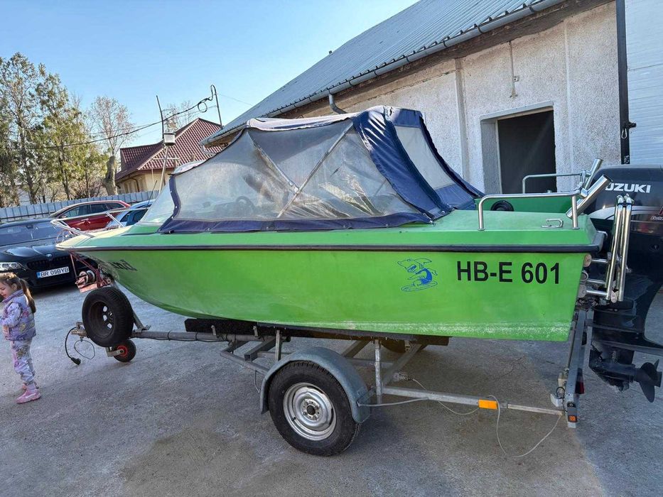 Se oferă spre vânzare ambarcațiune cu motor de 40 cp!