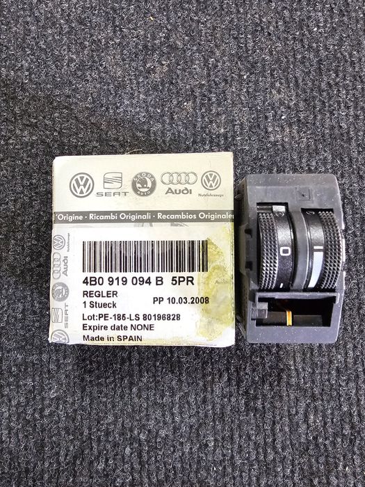 Buton reglaj faruri nou original Audi A6 C5 1999 - 2005

Cod Oe: 4B0 9