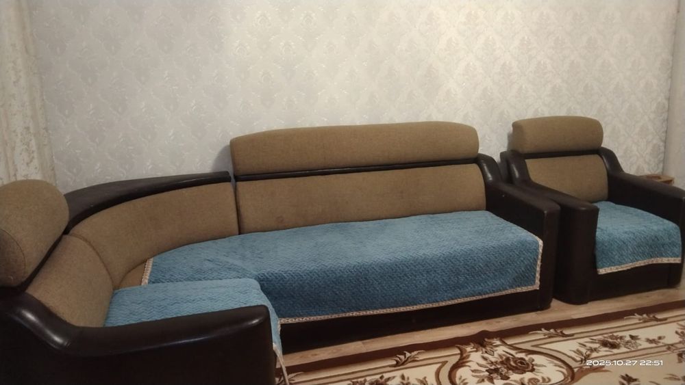 Продам угловой диван с креслом