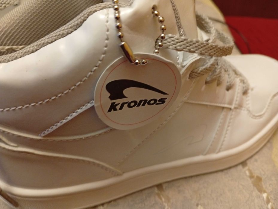 Дамаски бели кецове ,Kronos