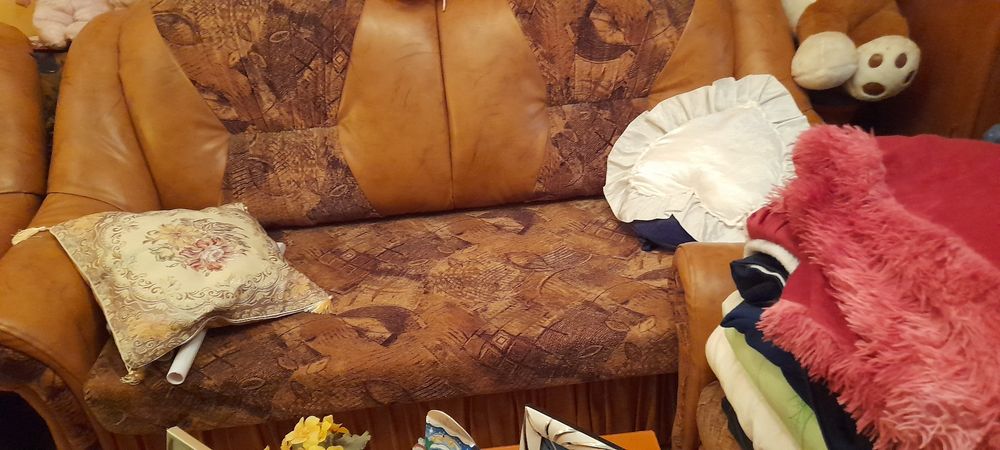 Vând canapea extensibilă +2fotolii  în stare foarte bună. Preț 700,.