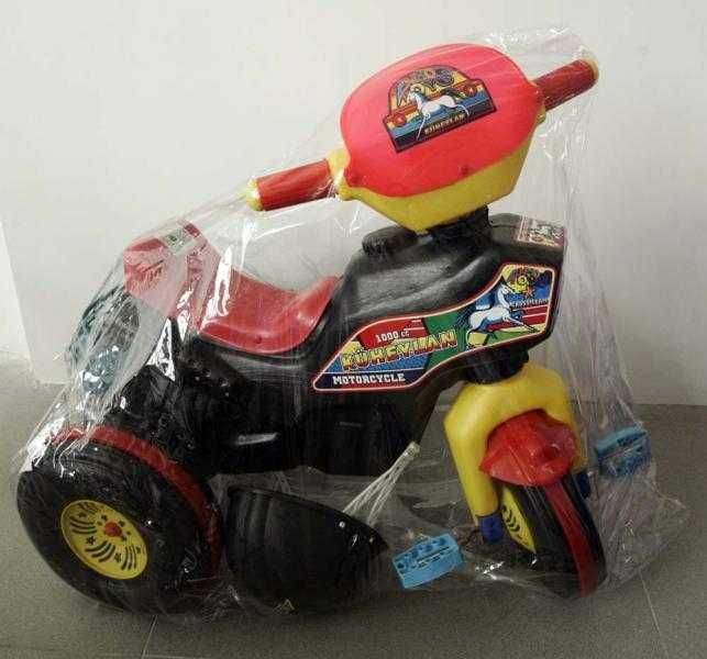 Мотор на три колела, педали и заден кош