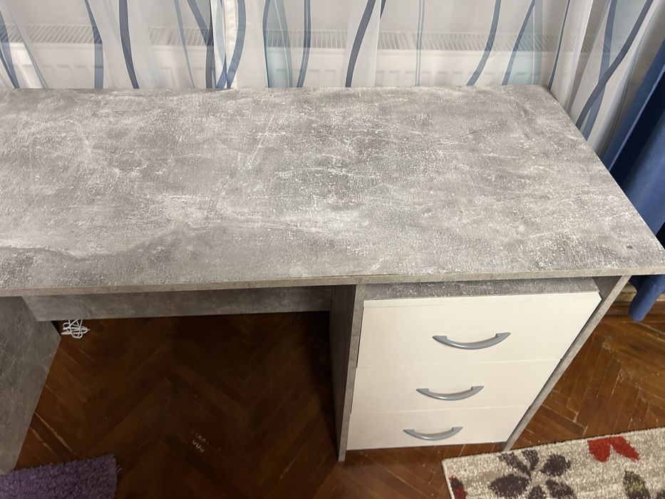 De vanzare Birou cu sertare