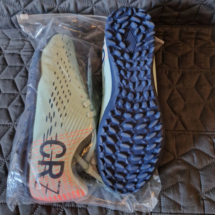 Нови стоножки за футбол CR7 номер 41