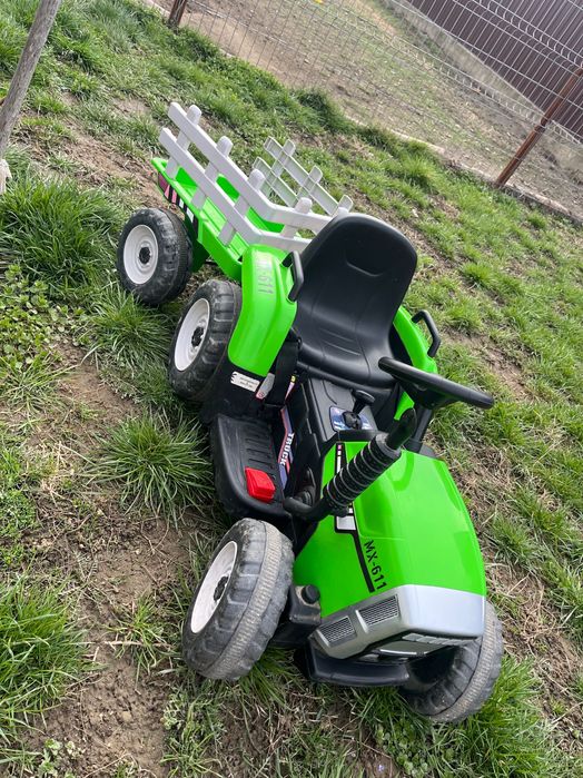 Vând tractoraș electric
