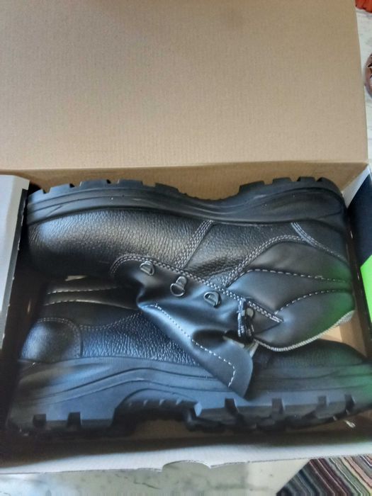 Чисто нови обувки Дот тази година 45н