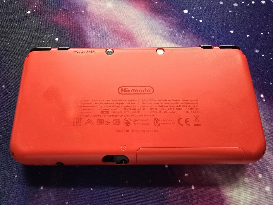 Nintendo 2ds xl pokeball edition