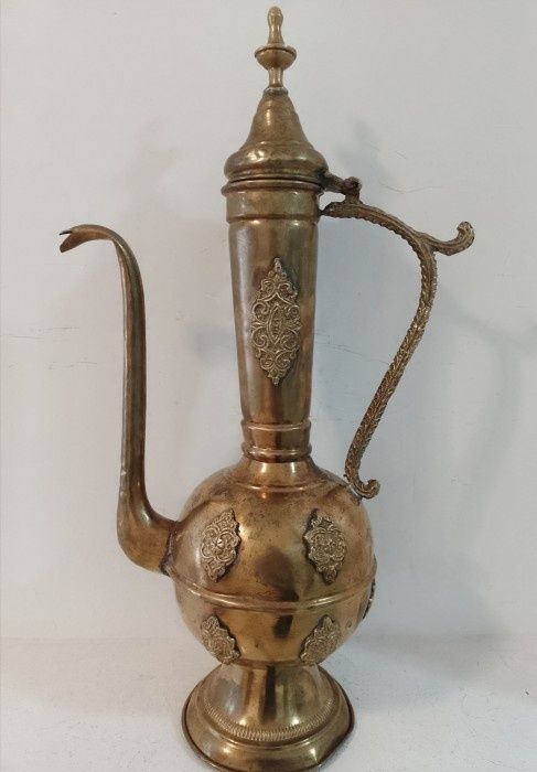 Superbă aftaba ,carafa in stil oriental din alama masiva și elemente b