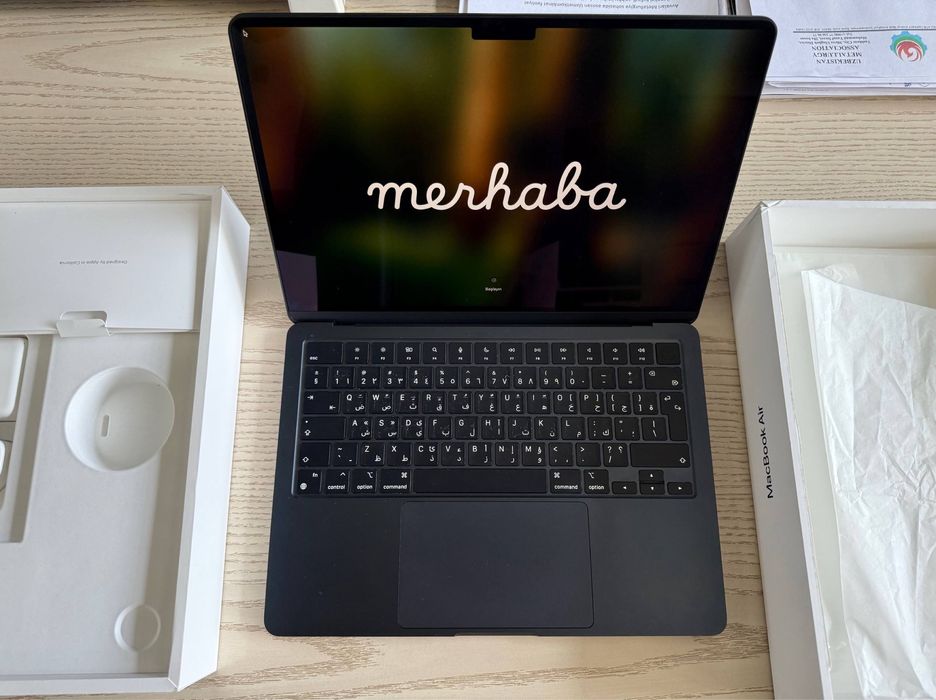 MacBook Air 13  M3 | 256 ГБ | Midnight | Идеальное состояние