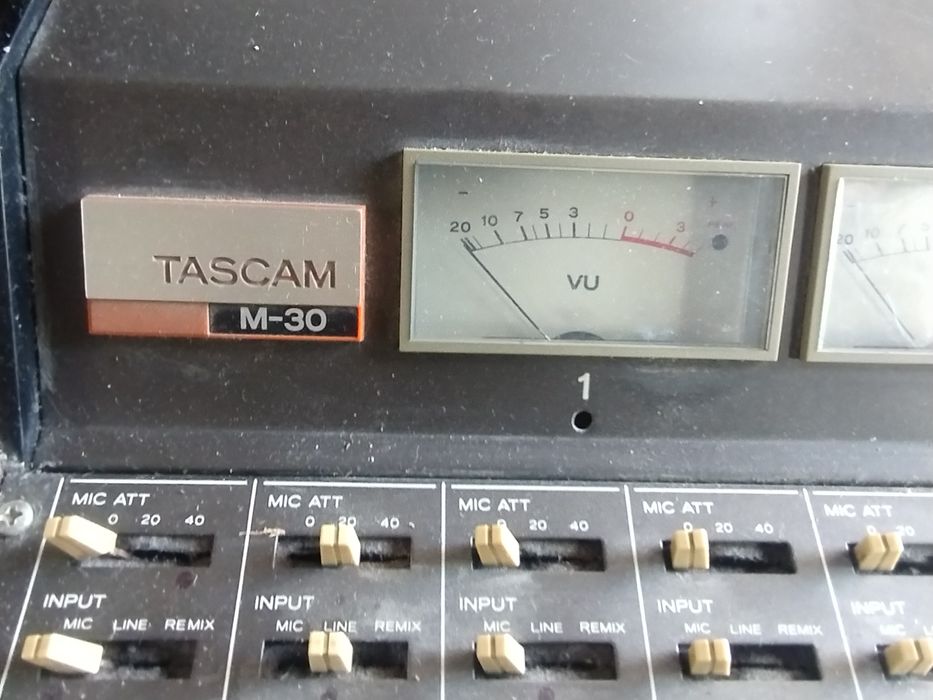 Vand statie Tascam M30 funcțională si amplificator k+h telewat e120