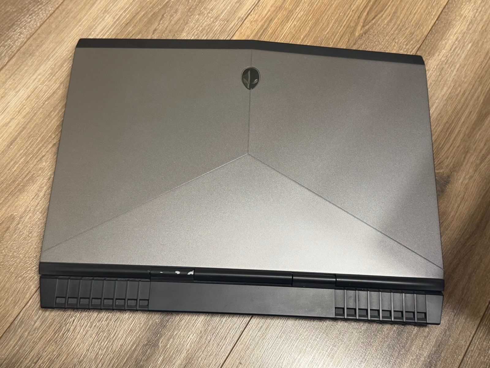 Dell Alienware 15 R3 i7 7820HK/16RAM/256GB SSD/1TB HDD/GTX 1080