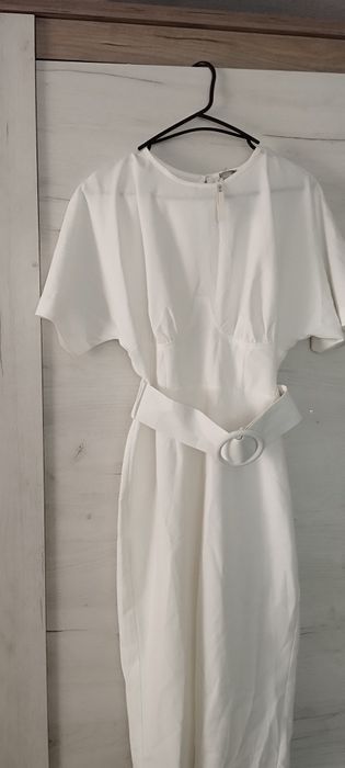 Rochie alba cu curea