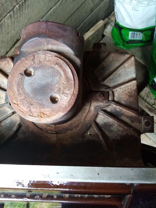 Vind soba din fonta de încălzit pe lemne