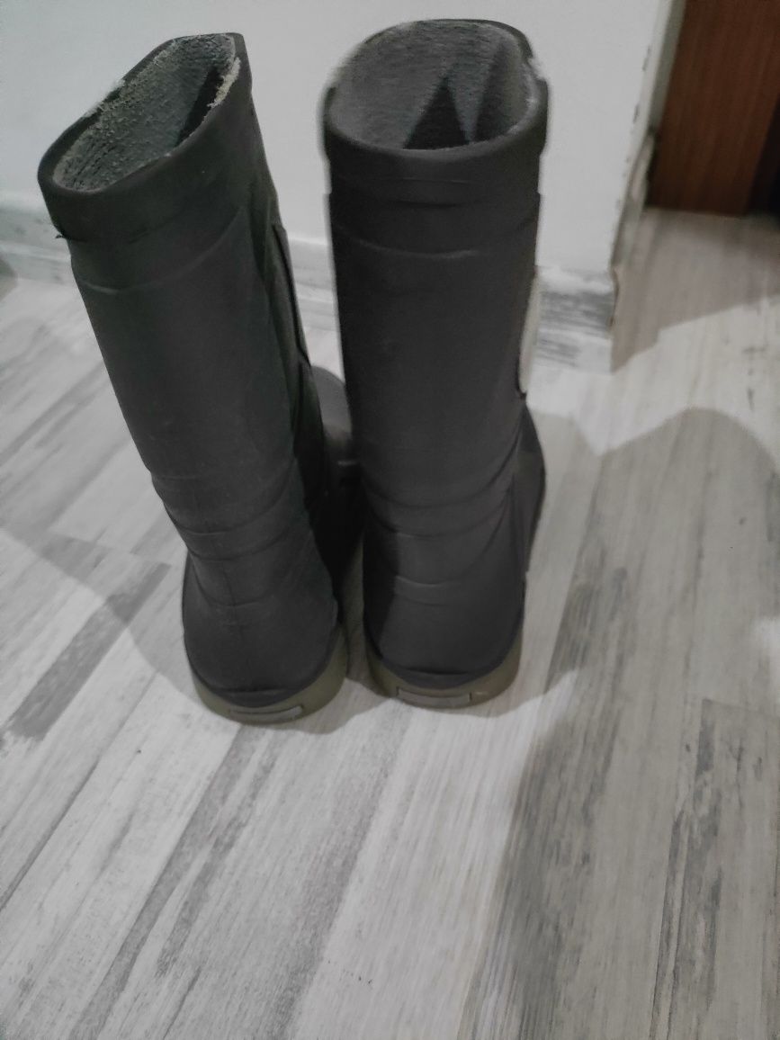 Гумени светещи ботуши
