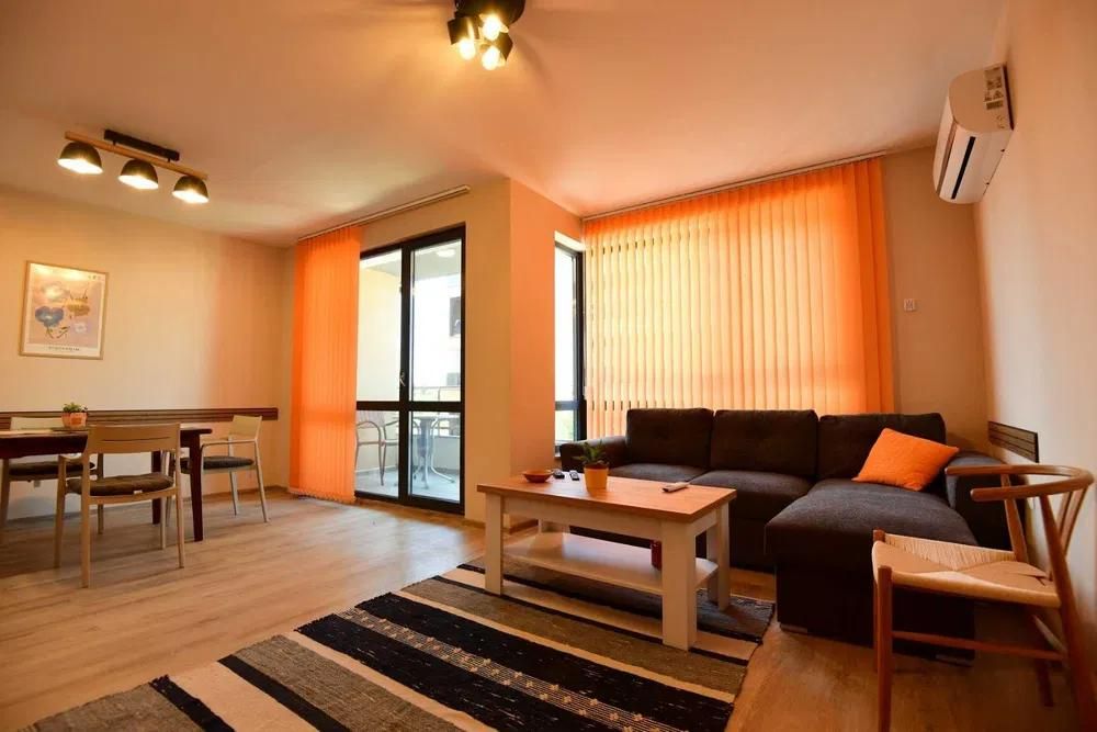 Дава се под наем Двустаен апартамент в Пловдив, Център - 75 кв.м за 511 € - Снимка #2