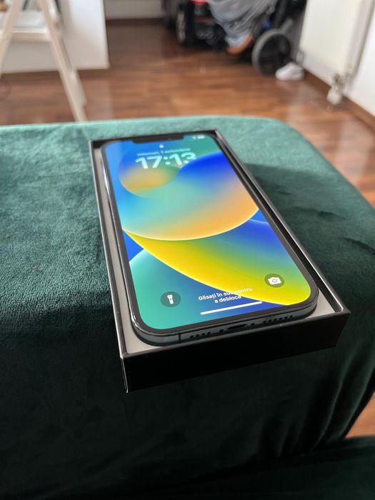 Vand iPhone 12 pro max impecabil fullbox