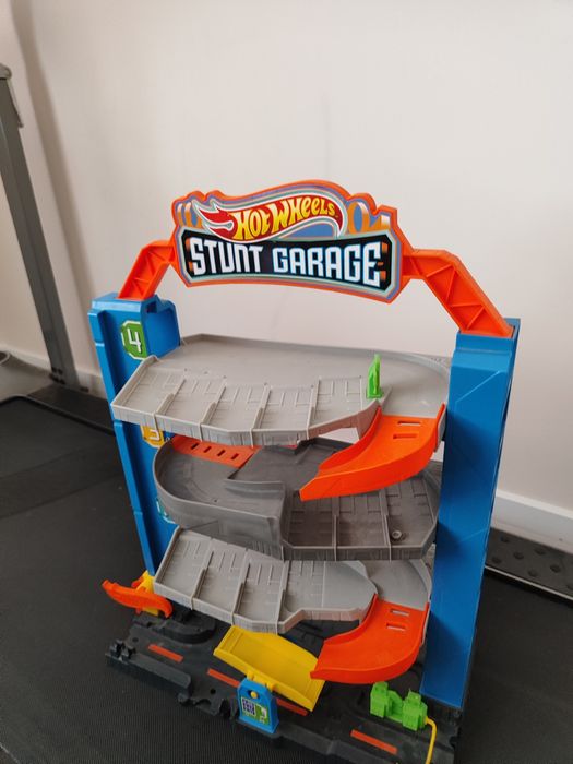 Hot Wheels Stunt Garage