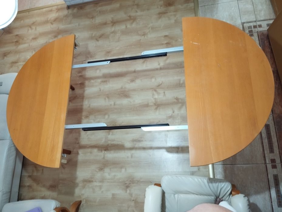 Vând masă de living-bucatarie