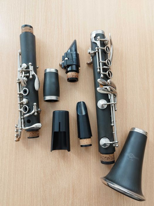 Продавам кларинет.