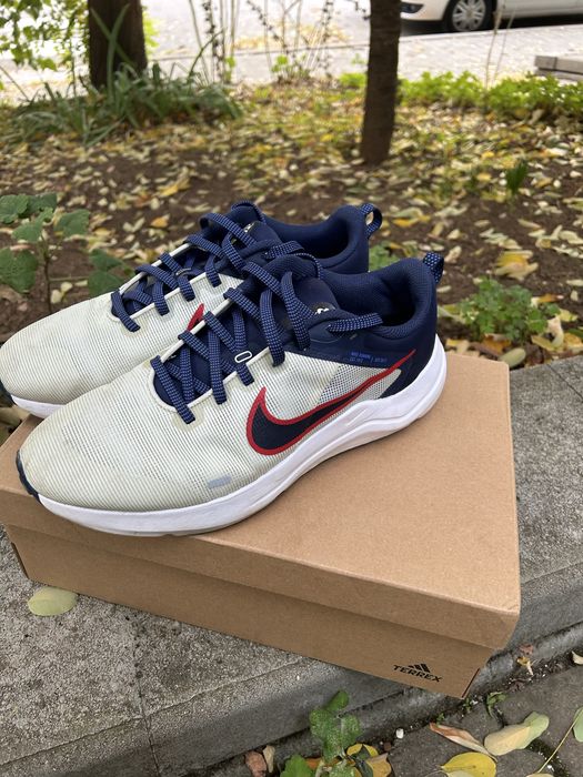 Обувки Nike.