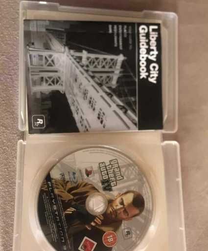PS3 + GTA 4 (CD) + Uncharted 2 (CD) + Mortal Kombat (digital)