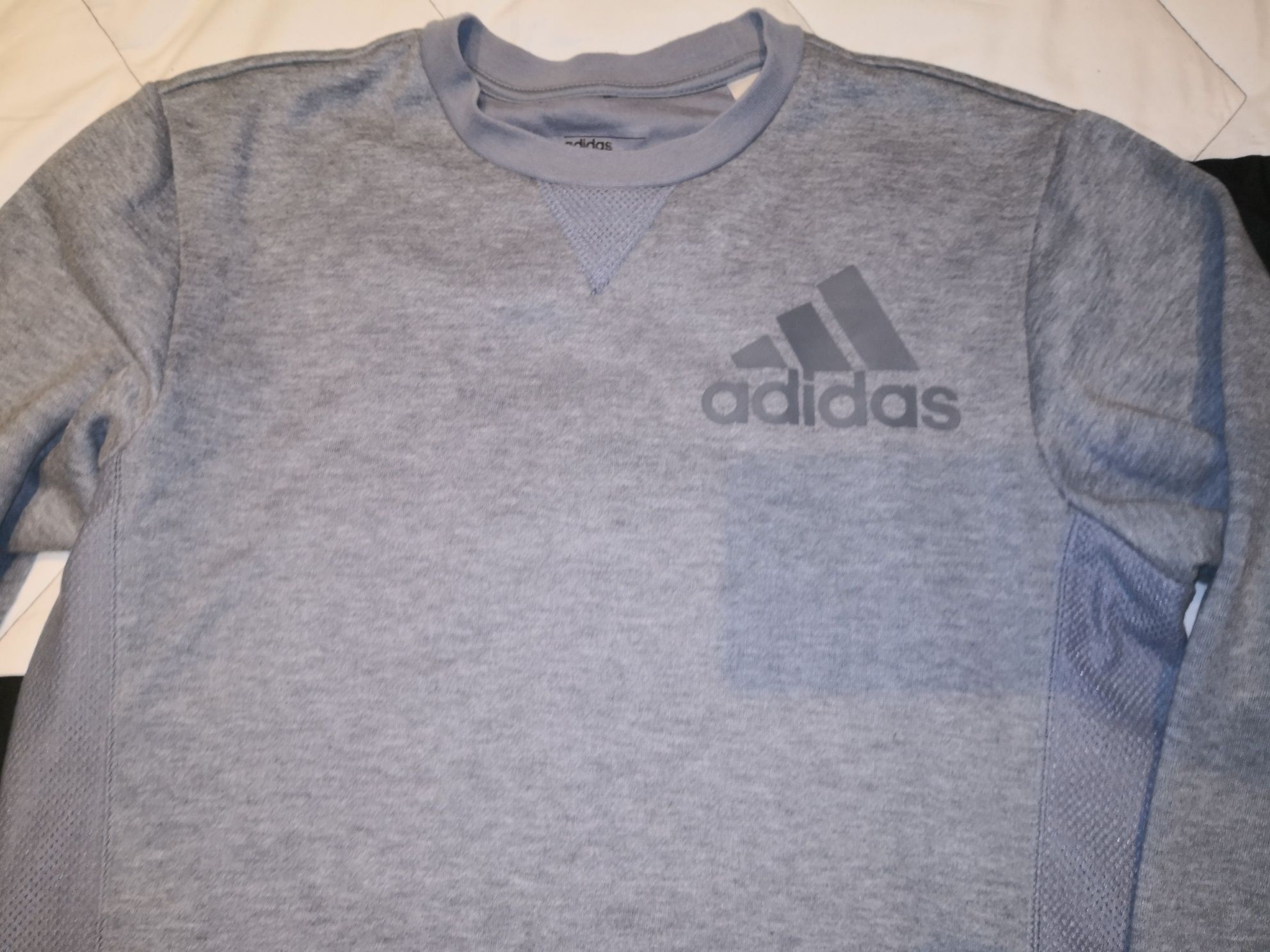 Vând bluzon bărbați Adidas climalite original.