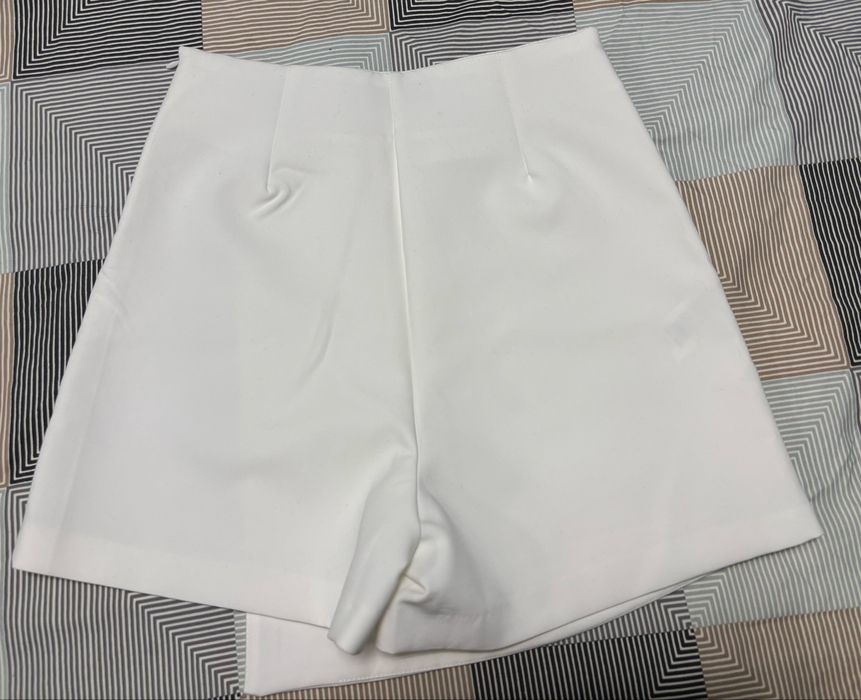 Бяла пола-панталон
