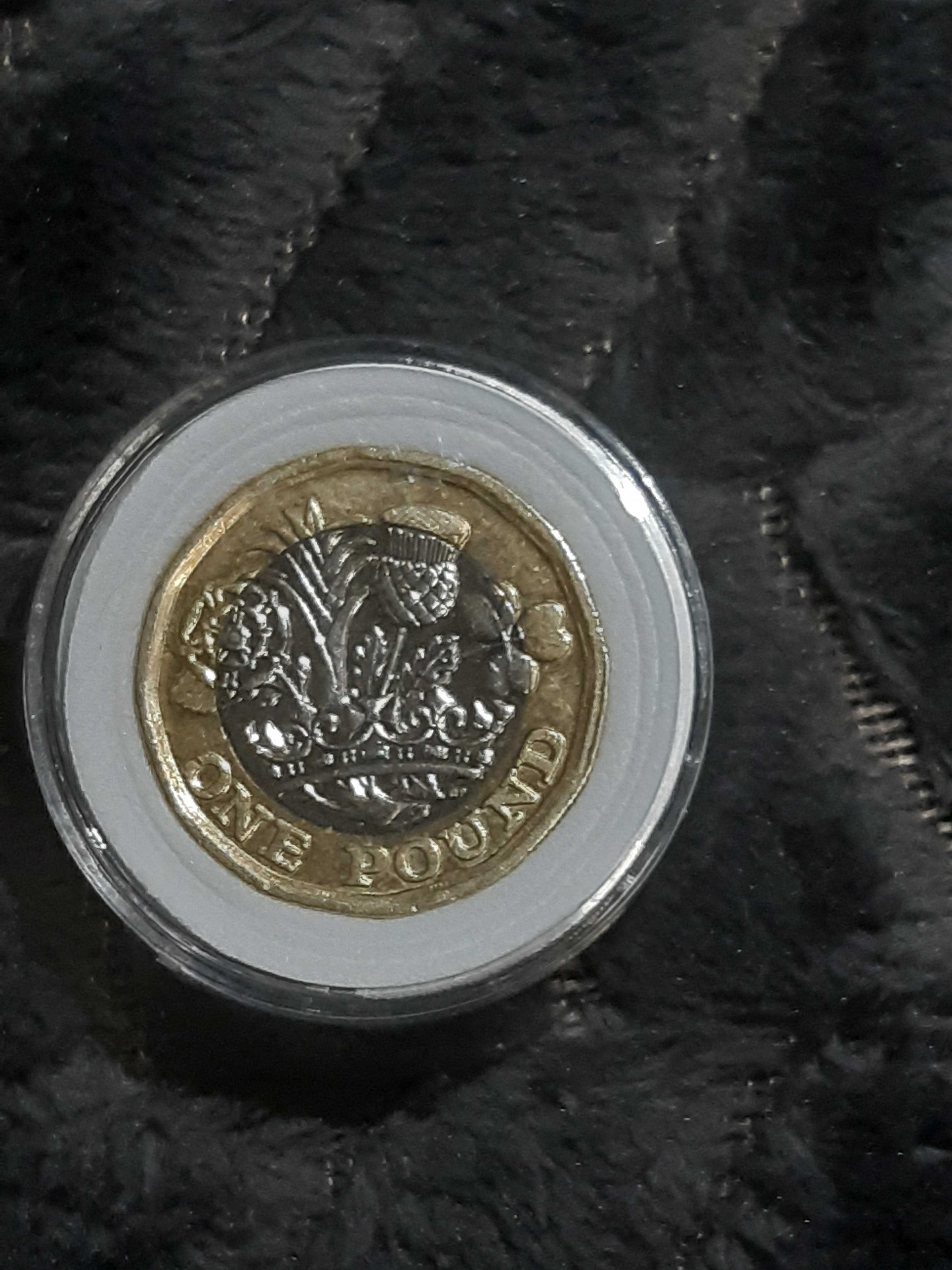 Moneda unicat 1 pound 2017  cu defect pentru colectii!