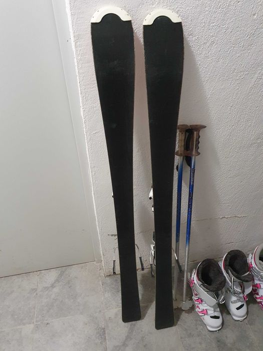 Детски ски, ски обувки и каска