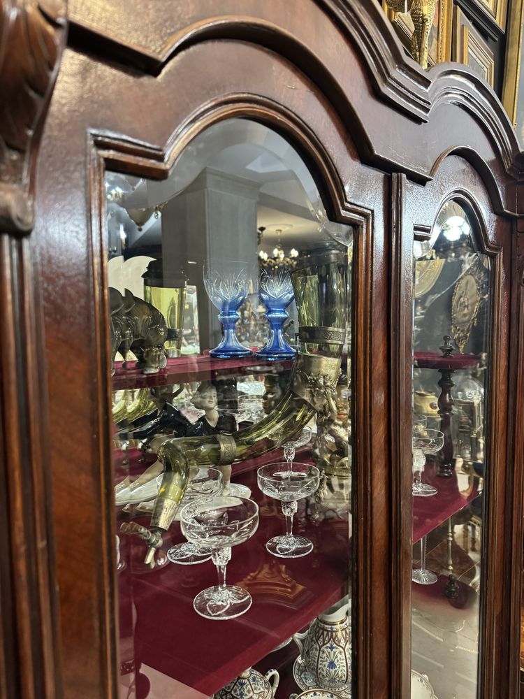 Vitrina din lemn masiv- geamuri cristal