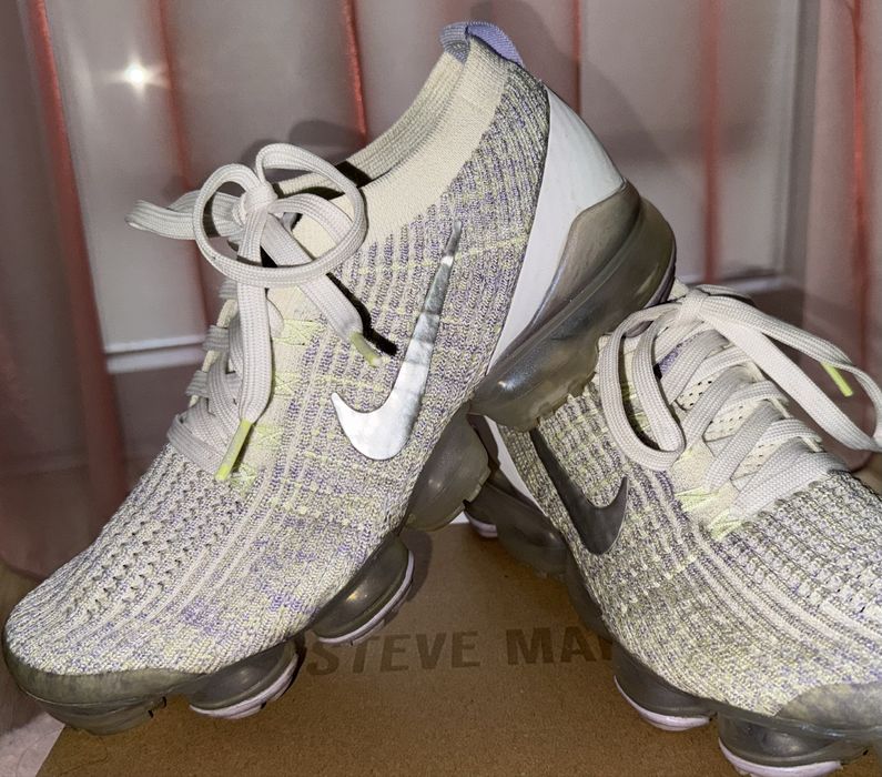 Маратонки  “Nike”.