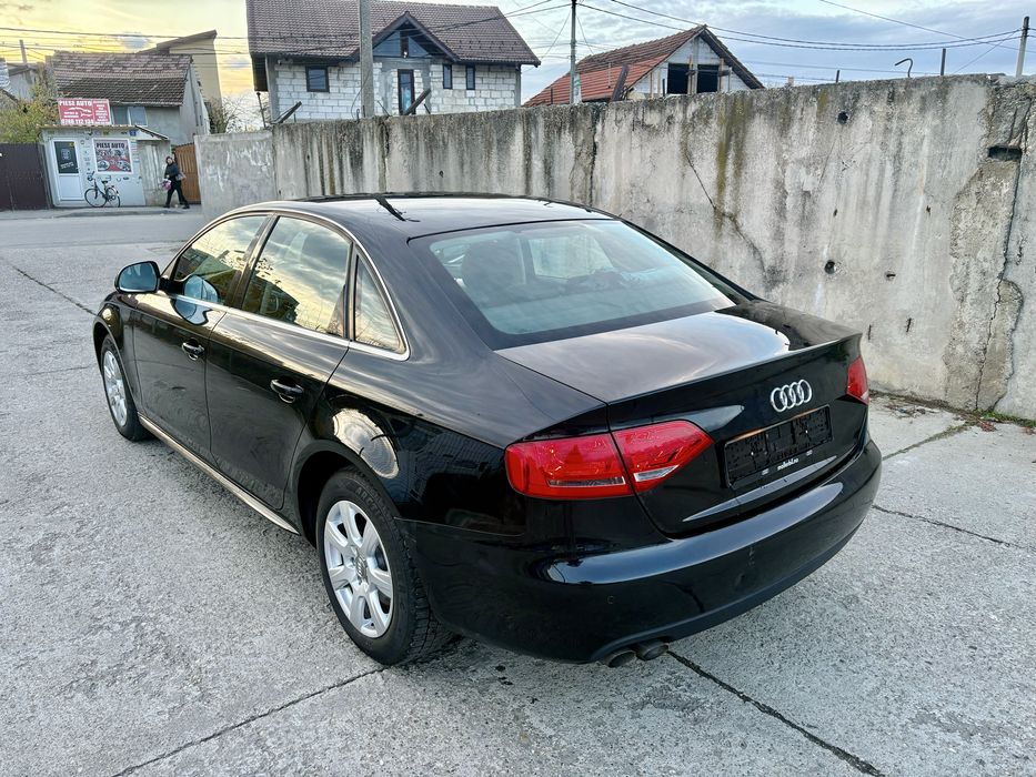Audi A4 Berlină , 2.0 143CP, 210.000km an.2009 , carte RO facută