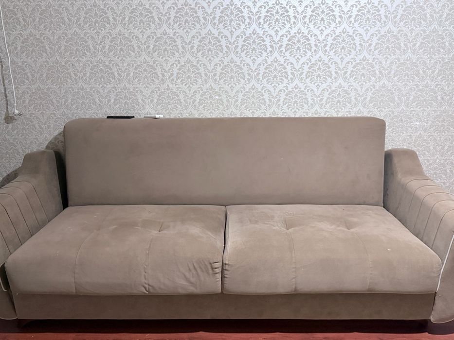 Диван расклодной срочно отдам даром, самовывоз с авангарда