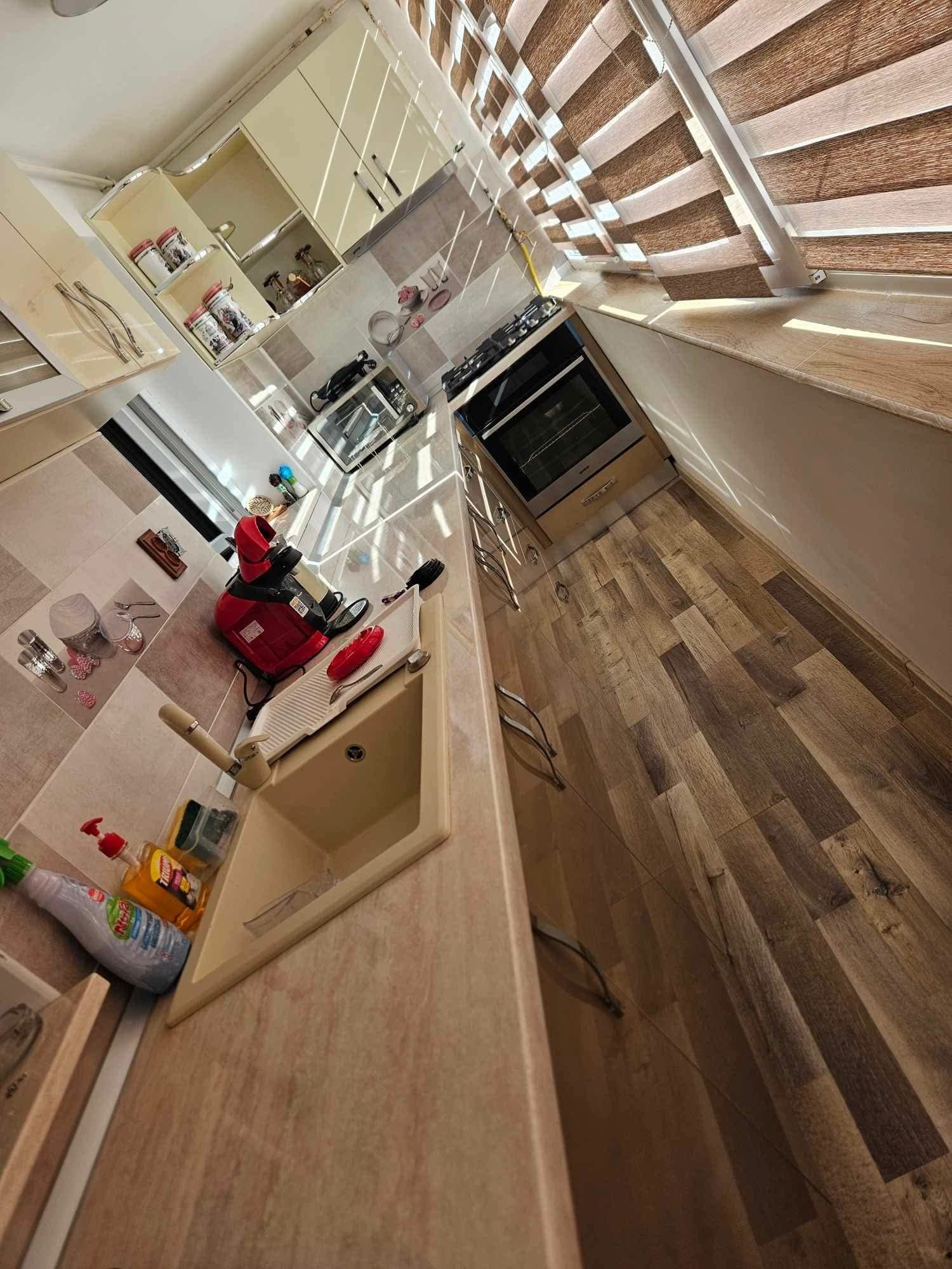 Vand apartament total renovat