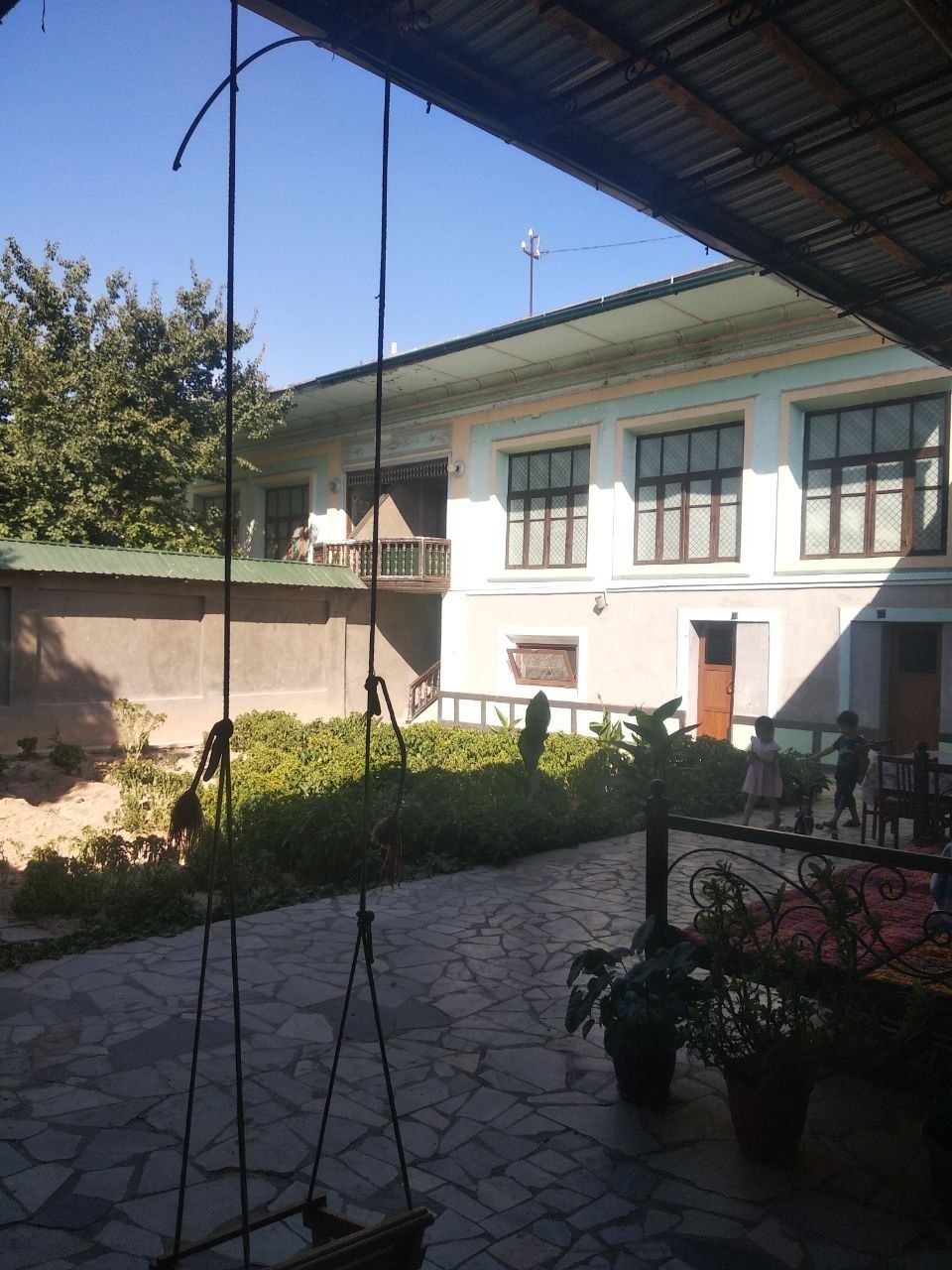 Hovli sotiladi sharoiti yaxshi